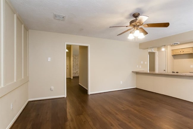 Building Photo - 25307 Wingfield Ln