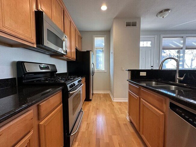 Foto del edificio - 2325 Decatur St