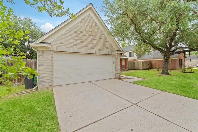 Building Photo - 3909 Greenwood Dr