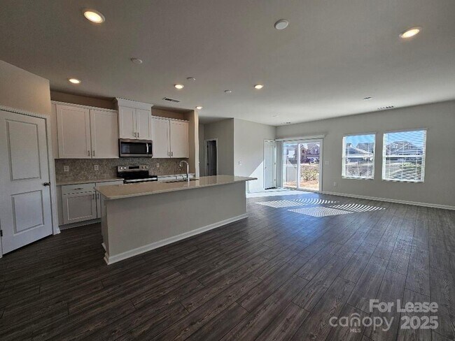 Foto del edificio - 5213 Brailey Cir