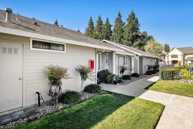 Building Photo - Santa Paula Commons Senior Property