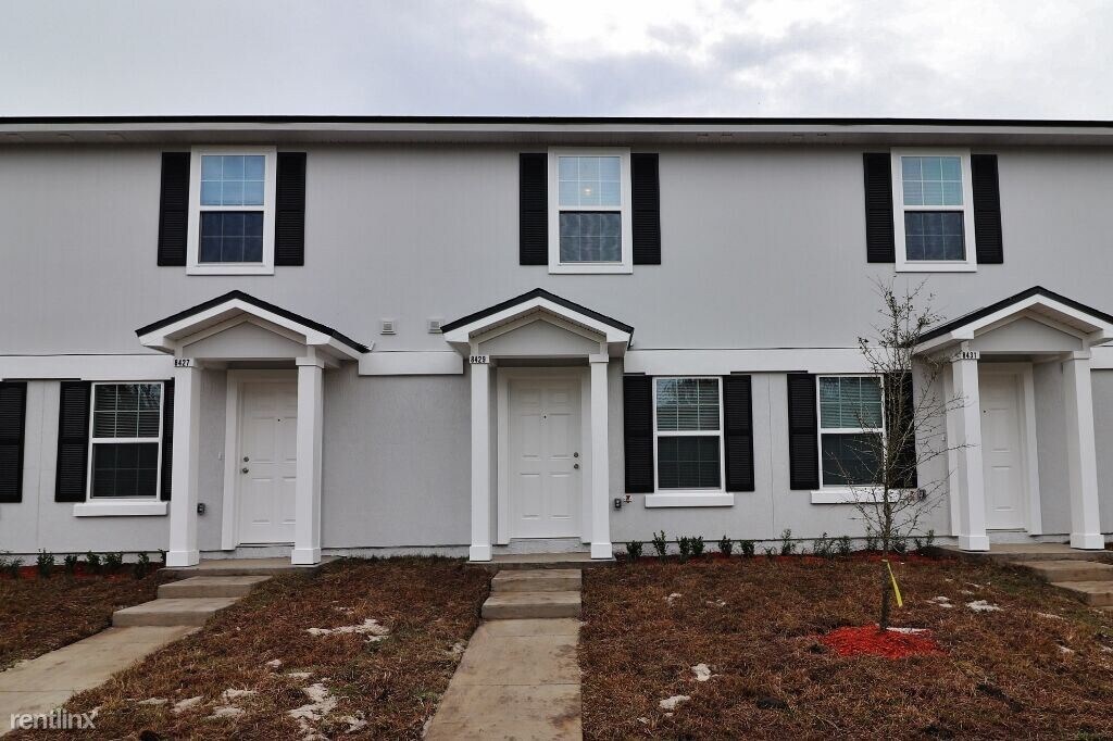 Foto principal - 8429 McGirts Village Ln