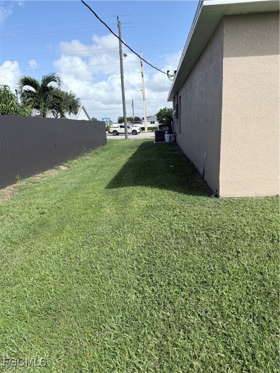 Foto del edificio - 1210 Cape Coral Pkwy W