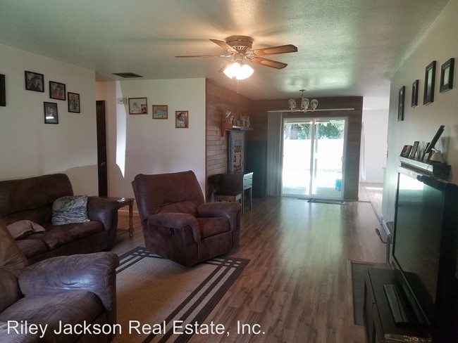 Building Photo - 3 br, 1.5 bath House - 3008 Catalina Dr SE