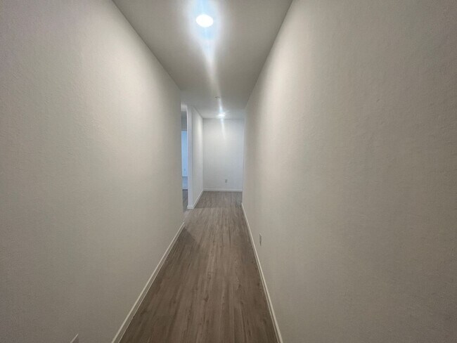 Building Photo - Charming 3 Bedroom/2 Bath Home *St. Hedwig...