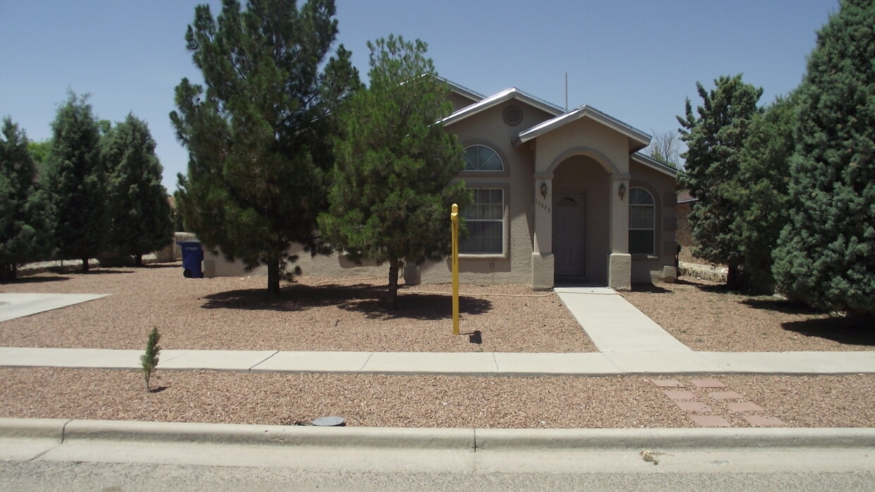 Primary Photo - East El Paso 3bed/bath!