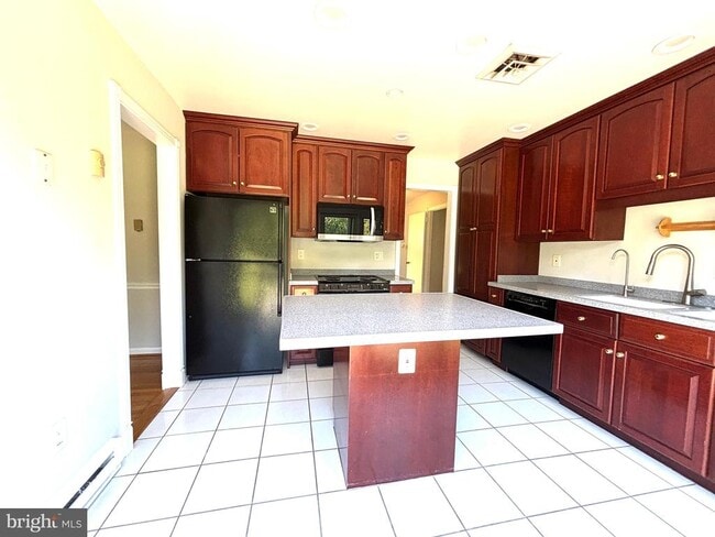 Building Photo - 703 Kentland Dr