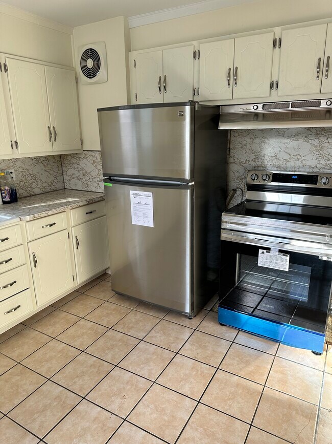 Building Photo - 6210 Main St