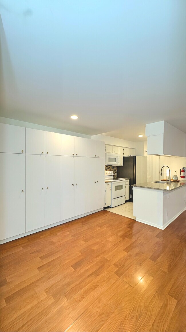 Building Photo - 25 Steeplechase Ct