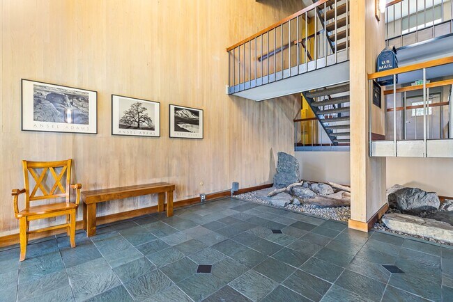 Foto del edificio - Top floor Mercer Island 2 bedrooms, 1.75 b...