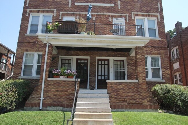 Building Photo - 1710 Yale Ave