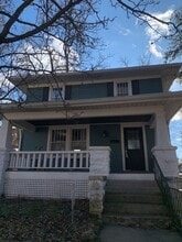 Building Photo - 726 E University St