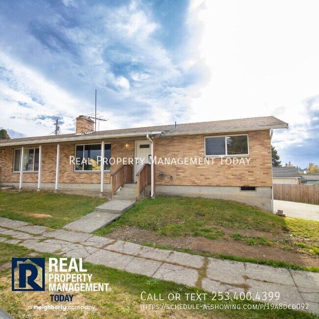 Building Photo - 1204 S 54th St