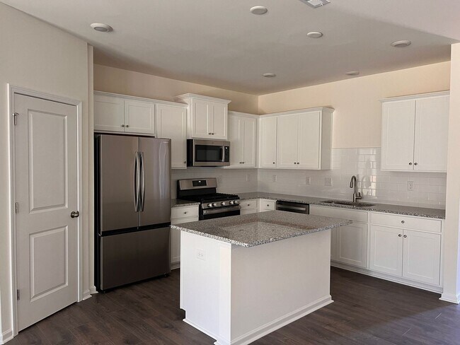 Foto del edificio - Beautiful 3BR/2.5BA Townhouse located in Kellerton Place