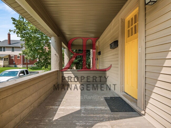 Foto del edificio - 954 Stanley Ave