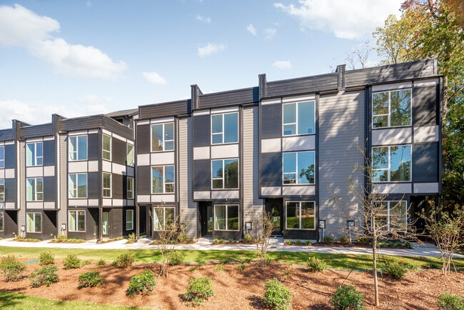 Building Photo - 423 Devender Ln