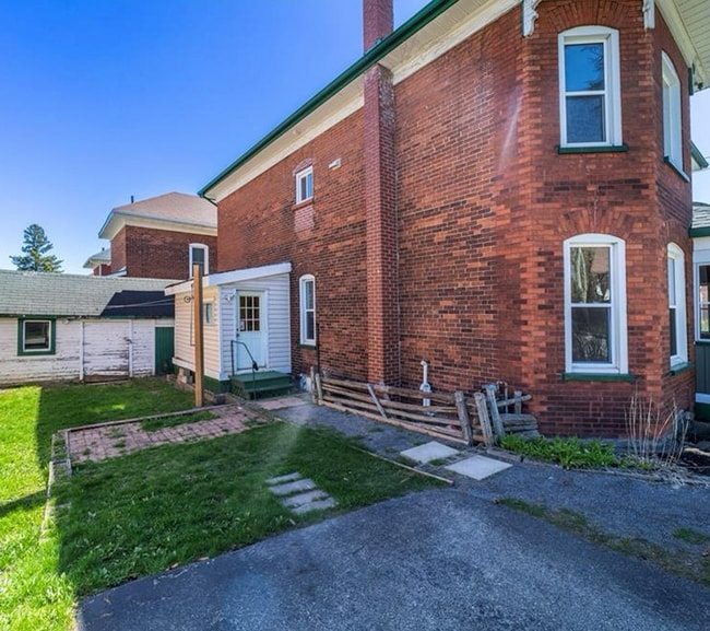 1 McGill St S, Smiths Falls, ON K7A 3M4 Townhouse for Rent in Smiths