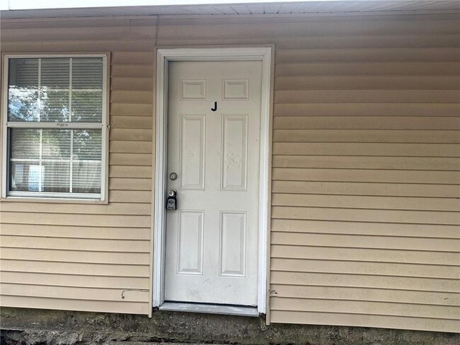 Building Photo - 213 Rosebud St