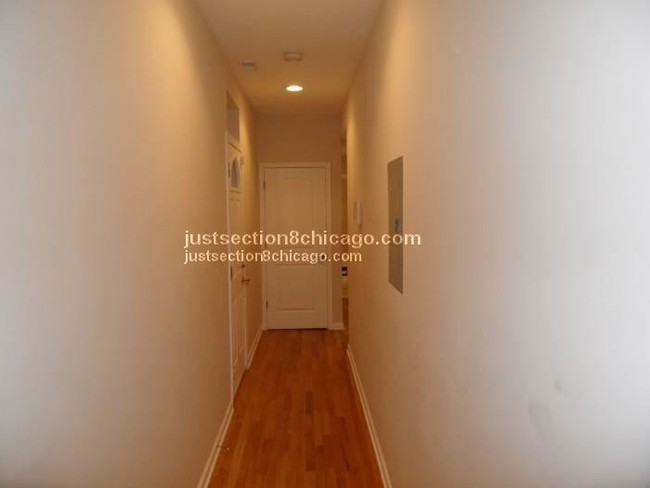 Foto del edificio - 7250 S Yates Blvd