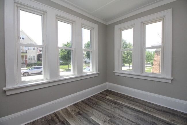 Building Photo - 1444 S 56th St