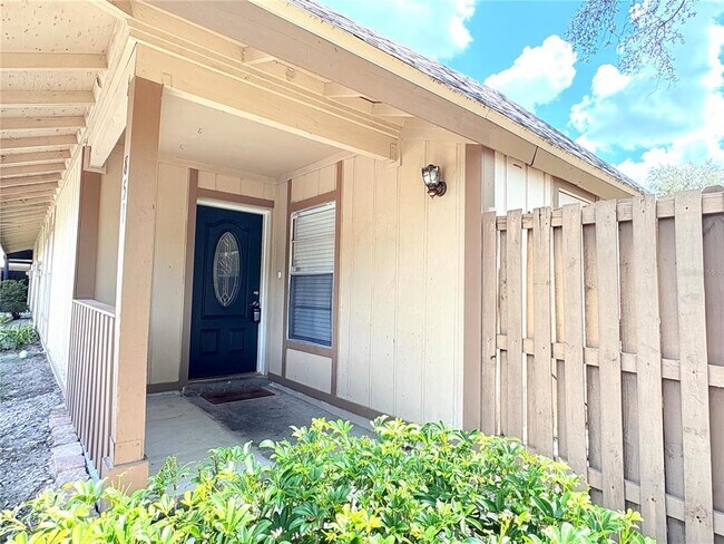 Foto del edificio - 851 Creekway Ct