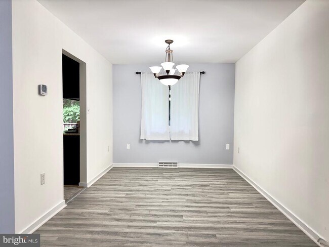 Building Photo - 2364 Old Trail Dr