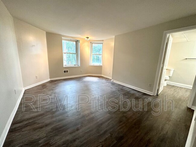 Building Photo - 373 Riverview Ave