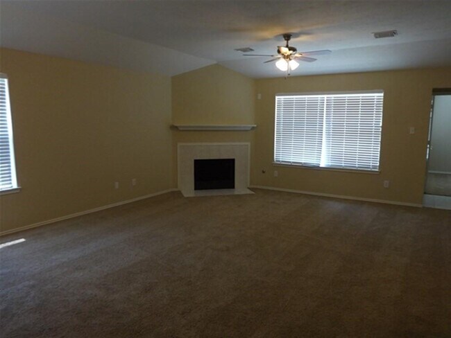Building Photo - 218 Mammoth Springs Ln