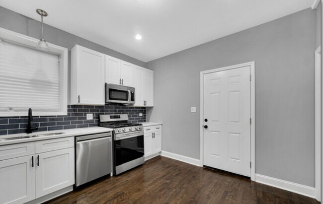 Kitchen - 6235 S Rhodes Ave