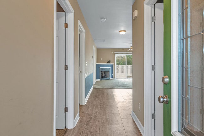 Foto del edificio - 168 Pine Hollow Rd