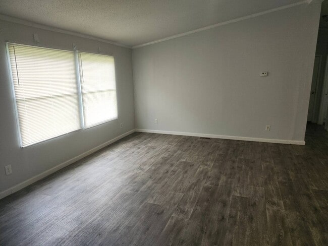 Building Photo - 76 Thompson Cir