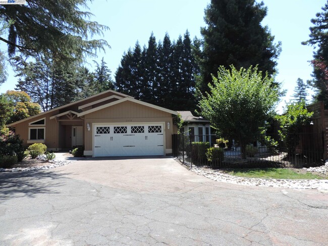 Building Photo - 1413 Livorna Rd