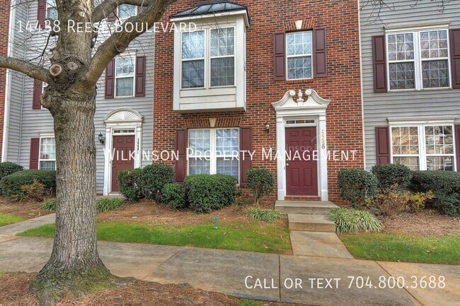 Building Photo - Move-In Ready 3BD/2.5BTH Townhome in Rosedale