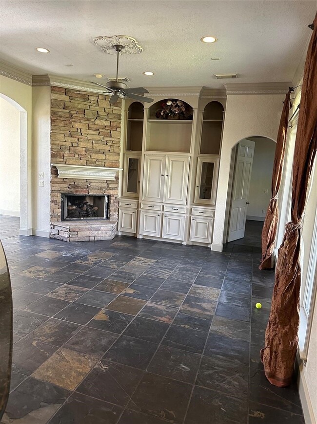 Building Photo - 38 Hillock Woods