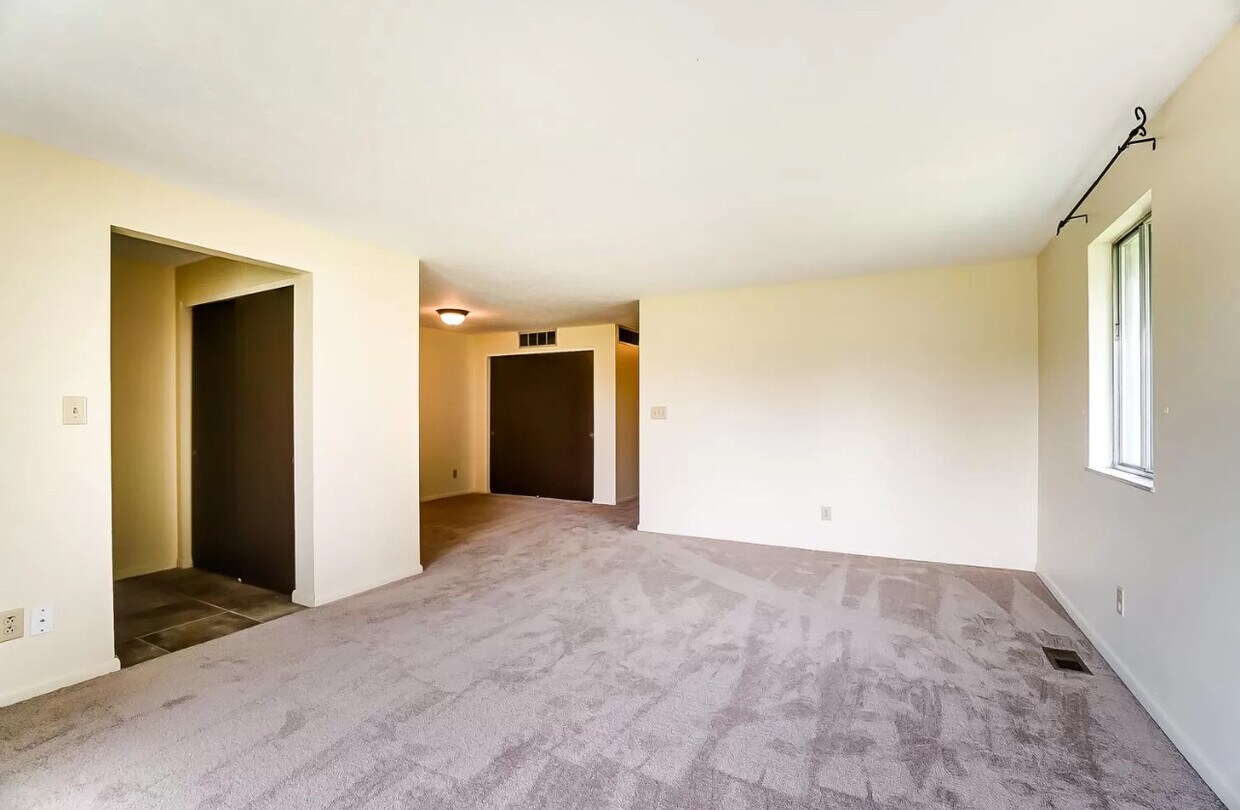 Building Photo - 5111 Foxmoor Cir