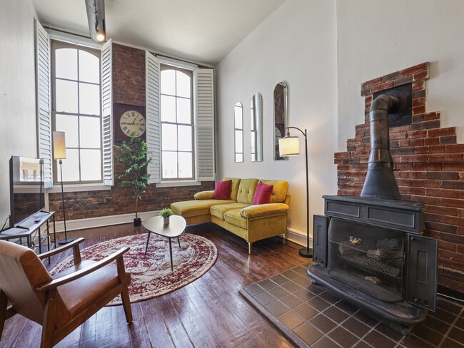 Building Photo - 66 S Front St