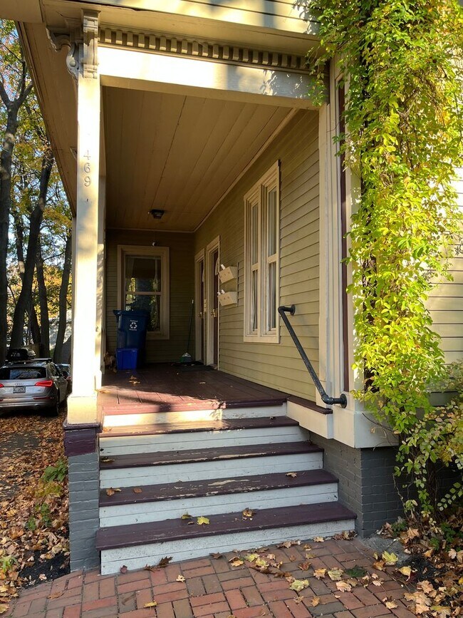 Building Photo - 469 Cumberland Ave