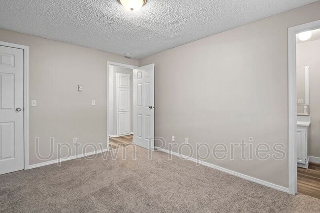 Building Photo - 5660 SW 180th Ave