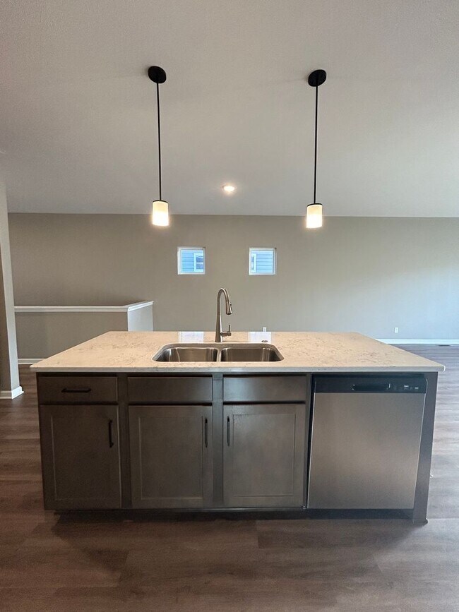 Building Photo - Newly Built 3-bed and 3-bath Townhome: 178th and Giles