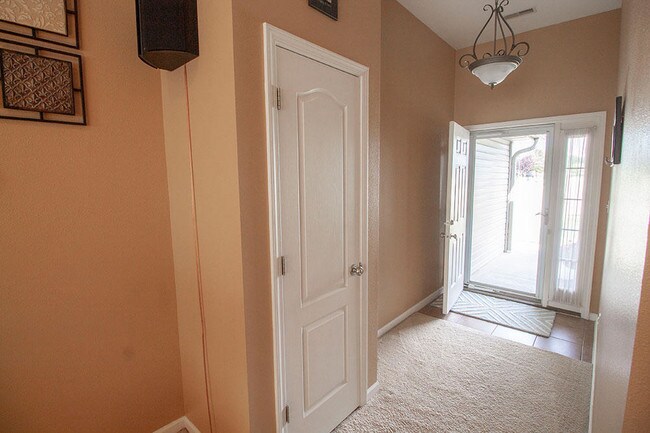 Building Photo - 4809 Mountain Top Ct