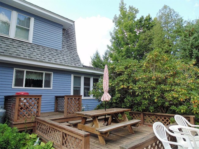 Foto del edificio - 73 W Main St