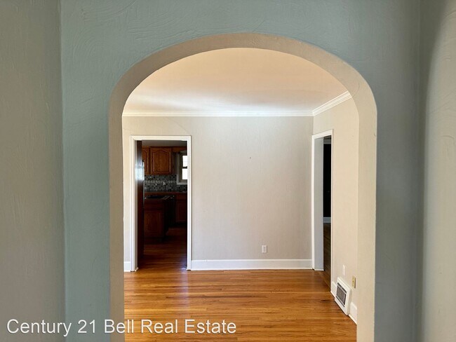 Foto del edificio - 2 br, 2 bath House - 118 E 3rd Ave