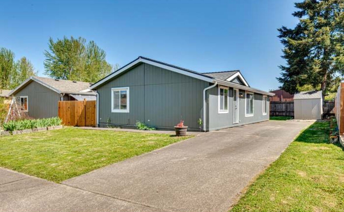 Primary Photo - 5111 NE 144th Ave
