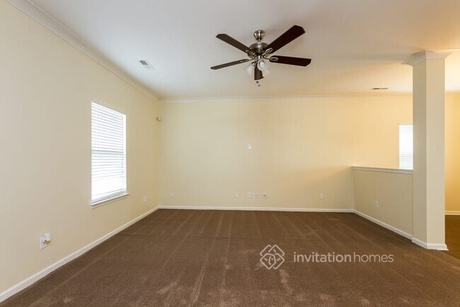 Building Photo - 8130 Dumphries Dr