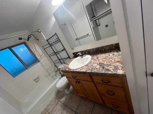 Foto del edificio - 689 E 2300 N