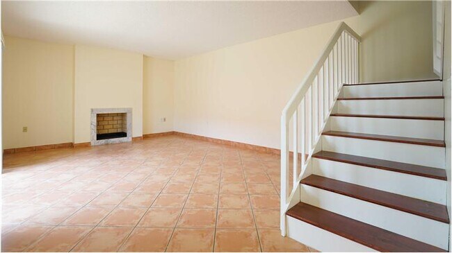 Building Photo - 3300 Meridian Way S