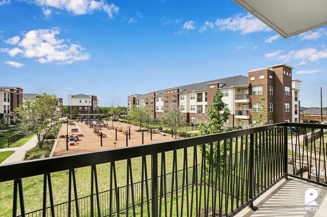 Foto del edificio - 3300 Bay Area Blvd