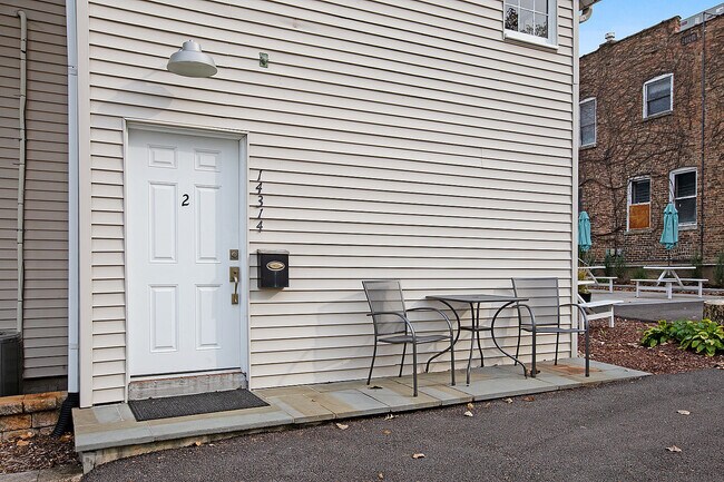 Foto del edificio - 14314 Beacon Ave