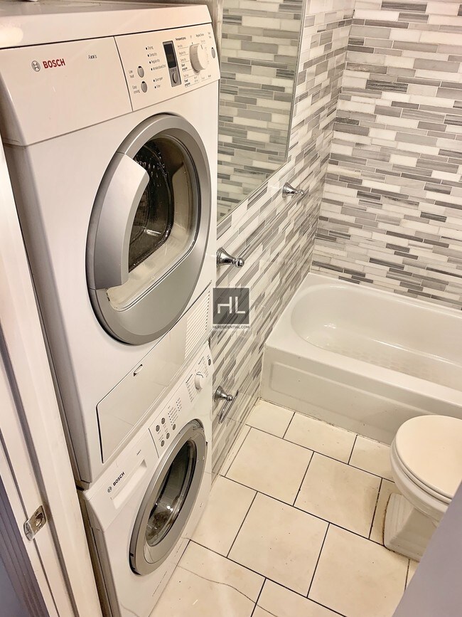 Building Photo - 653 9 AVENUE #2N