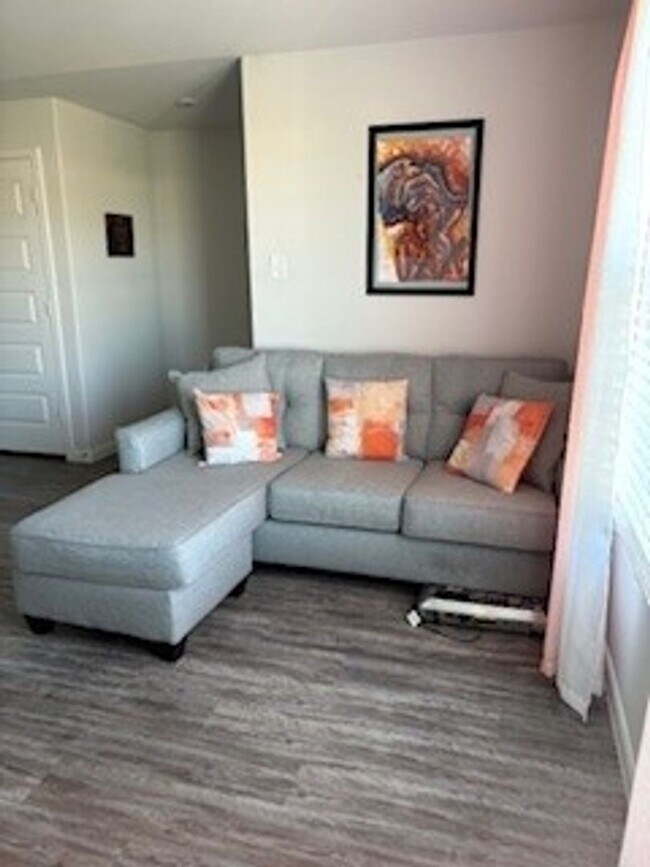 Building Photo - Charming 2BR House in Cleveland